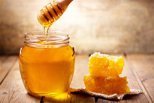 Можно ли хранить мед в пластиковой посуде при комнатной температуре
